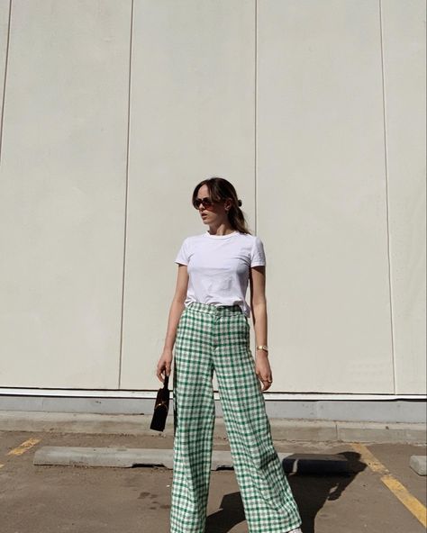 Zara green tweed pant Green Checkered Pants Outfit, Green Plaid Pants Outfit, Blue Plaid Pants Outfit, Tweed Pants Outfit, Green Plaid Outfit, Checkered Pants Outfit, Blue Plaid Pants, Green Plaid Pants, Plaid Pants Outfit