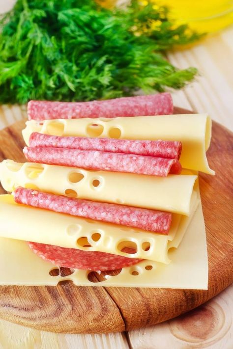 Want to wow your guests with a great charcuterie board or sandwich filling? Check out our guide to the best cheese with salami pairings. Salami Sandwich, Belly Fat Loss Drinks, Unique Appetizers, Salami And Cheese, Food Combinations, Sandwich Fillings, Cheese Pairings, Taste Made, How To Make Sausage