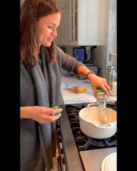 Jennifer Garner Pretend Cooking Show, Jennifer Garner Salad, Ina Garten Chicken Chili, Jen Garner, Jennifer Gardner, Homesteading Family, Today Is My Day, Sweet Potato Pudding, Potato Pudding