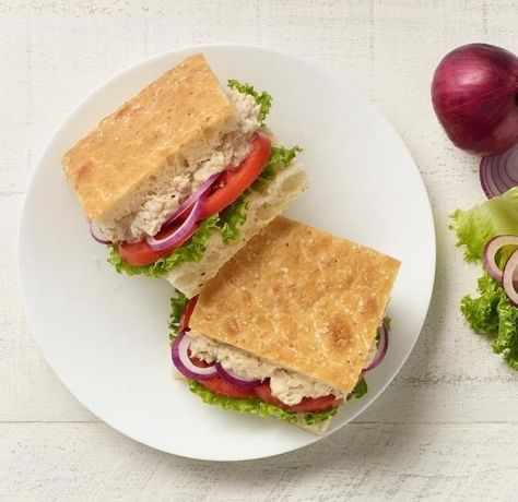 Half Tuna Salad Sandwich from Panera has 320 calories. See the full nutrition facts, weight watchers points and allergies on our website. #healthy #healthyeating Panera Sandwiches, Healthy Tuna Sandwich, Tuna Fish Sandwich, Healthy Fast Food Options, Tuna Salad Sandwich, Mexican Street Corn Salad, Tuna Sandwich, Tuna Salad Recipe, Panera Bread