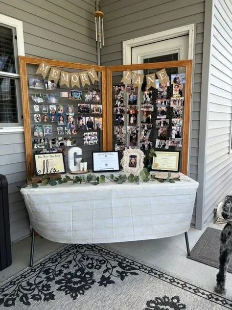 Graduation Memories Ideas, Graduation Party Table Decor, Grad Party Diy, Senior Signs, Graduation Photo Displays, Graduation Table Decor, Graduation Table Centerpieces, Grad Party Theme, Grad Diy