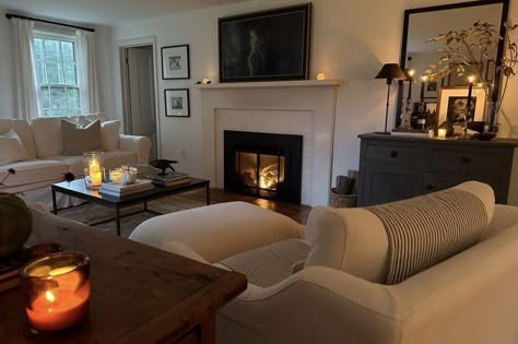 Living Room Designs Old House, Modern Family Home Interior, Cozy Boston Apartment, Philadelphia Apartment Aesthetic, Living Room Nancy Meyers, Vintage Apartment Aesthetic Living Room, Boston Apartment Aesthetic, Town House Interiors, Suburban House Interior