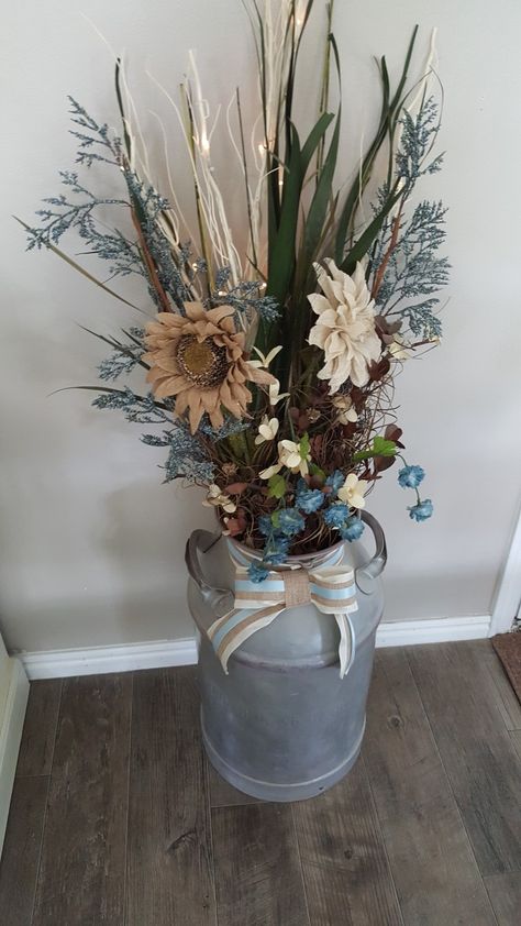 Flowers In A Milk Can, Milk Can Decor Indoor Farmhouse, Milk Jug Flower Arrangement, Milk Jug Floral Arrangements, Milk Jug Decorating Ideas, Milk Can Decor, Jug Decor, Old Milk Cans, Vintage Milk Can