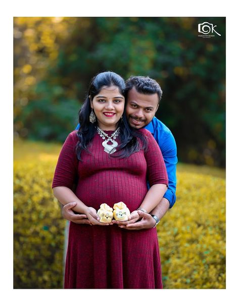 Indian Maternity Session #weddingnet #wedding #india #indian #indianwedding #maternity #maternityideas #baby #parents #daddy #mommy #location #lehengawedding #lehengasaree #saree #postwedding #indianmaternity #photoshoot #photoset #photographer #photography #inspiration #planner #organisation #details #sweet #cute FOLLOW OUR INSTAGRAM @WEDDINGNET Metarnity Photoshoot Indian In Saree, Maternity Photography Saree Poses, Baby Shower Photoshoot Indian, Metarnaty Photoshoot, Meternati Photo Shoot Indian, Metarnity Photoshoot Indian At Home, Metarnity Photoshoot Indian, Indian Baby Shower Photoshoot Ideas, Indian Pregnancy Photoshoot