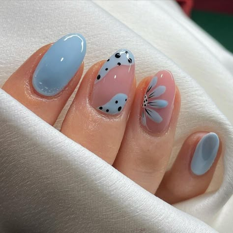 Spring Nails Shellac Short, Spring Gelish Nails, Nail Art One Finger, Shellac Spring Nails, Spring Nails Shellac, Spring Nail Ideas Short, Spring Nails Tips, European Nails Trends, Soring Nails