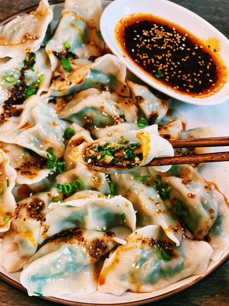 Chive Dumpling Recipe, Pork And Chive Dumplings, Chive Dumplings, Vegetarian Dumpling, Dumpling Recipes, Tiffy Cooks, Best Dumplings, Vegetarian Oyster Sauce, Dumpling Filling