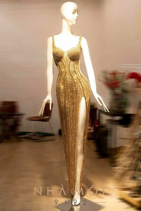 Dr Red Carpet Dresses, Beyonce Award Dresses, Fancy Dresses Red Carpet, Met Gala Dresses Aesthetic, Formal Knit Dress, Moulin Rouge Inspired Dress, Outfit Ideas For Special Occasions, Extravagant Dresses Evening, Nude Sparkly Prom Dress