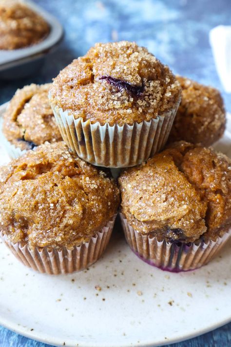 Bakery Style Pumpkin Spice Blueberry Muffins - Bless This Meal Pumpkin Muffins Moist, Crock Pot Garlic Parmesan Chicken, Pumpkin Blueberry Muffins, Spiced Muffins, Blueberry Pumpkin, Garlic Parmesan Chicken Pasta, Parmesan Chicken Pasta, Moist Muffins, Coconut Muffins