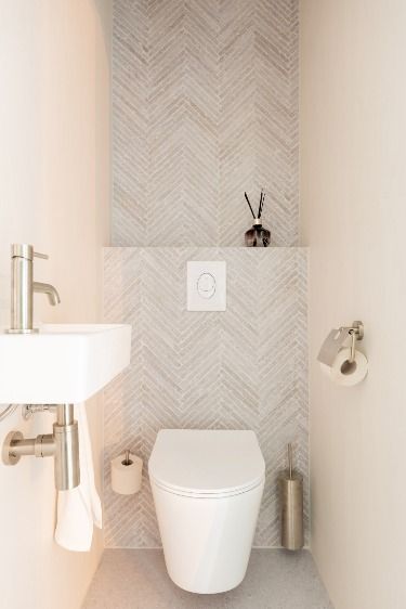 Small Toilet Decor, Wc Ideas, Small Ensuite, Small Downstairs Toilet, Cloakroom Toilet, Small Bathroom Inspiration, Bathroom Design Styles, Toilet Tiles, Toilet Room Decor