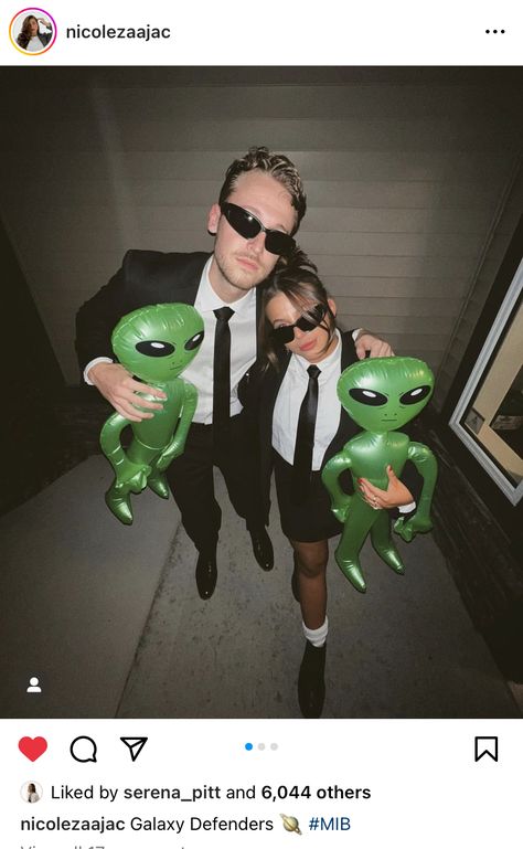 Mib Couples Costume, Easy Costume Couple Ideas, The Mask Costume Couple, Couple Outfit Halloween, Mib Costume Couple, Funny Easy Couple Costumes, Easy Funny Couple Costumes, Original Couple Halloween Costumes, Scary Movie Couples Costumes