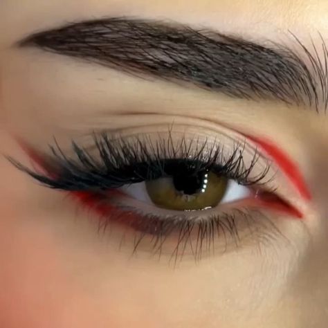 by @makeup_rhk Red Makeup Looks, Black Eye Makeup, Vampire Bride, Red Eye Makeup, Rave Makeup, Red Makeup, Pinterest Makeup, Interesting Images, Makijaż Smokey Eye