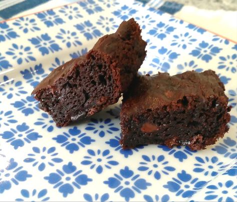 Rich and Gooey Avocado Brownies Overripe Avocado, Gooey Chocolate Brownies, Avocado Dessert, Avocado Brownies, Avocado Chocolate Pudding, Avocado Pudding, Baked Avocado, Avocado Chocolate, Blueberries Smoothie