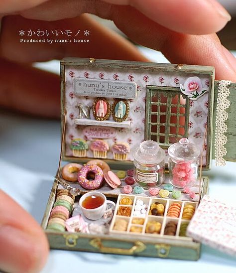 Спонж Beauty Blender, Mini Choses, Cute Art Projects, Tea Vintage, Altoid Tin, Altered Tins, Mini Craft, Miniature Rooms, Tin Art