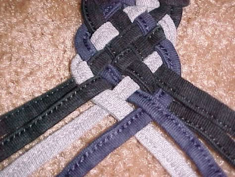 8 string braid tutorial - do this with scrap denim / worn out kids clothes to make bracelets, belts... Återvinna Jeans, Denim Projects, Diy Vetement, Braid Tutorial, Denim Wear, Denim Crafts, Lv Bags, Patchwork Jeans, Old Jeans