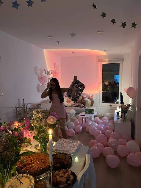 aesthetic birthday Birthday Party Apartment Decor, 21 Birthday House Party Ideas, House Party Birthday Decoration, Photobooth At Home, 21st Birthday Themes Dress Up, 21st Birthday Sleepover, 15tg Birthday Ideas, 19th Bday Party Ideas, 13 Birthday Aesthetic