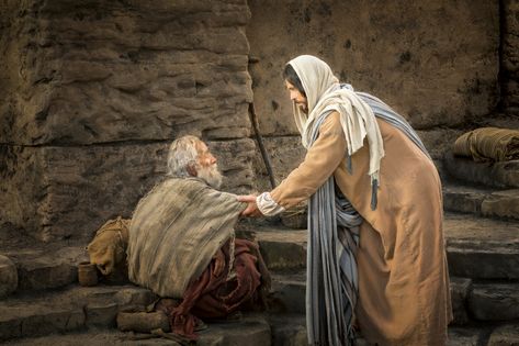 Lessons on being kind and having charity -  Why it's important to always follow the Savior’s example and be kind to others around us. #SelfReliance Life Of Jesus Christ, God Heals, Bible Images, Ayat Quran, Jesus Heals, Bible Pictures, Follow Jesus, John The Baptist, Son Of God