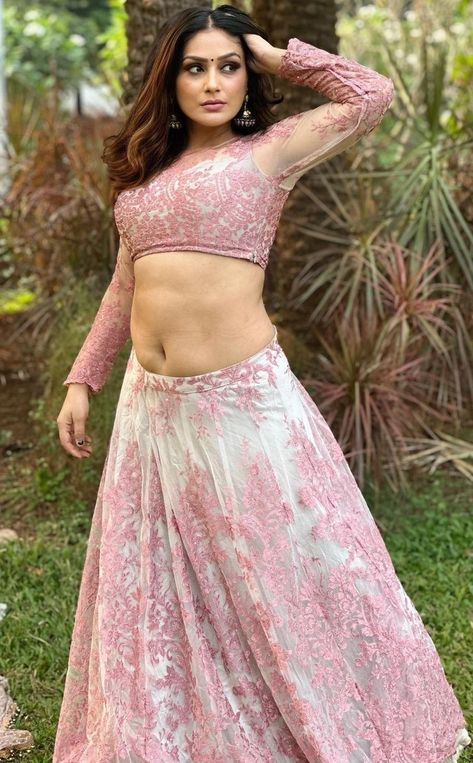 Hot Topics Outfit, 31 Years Old, Navel Hot, Serial Actress, Uttar Pradesh, Curvy Girl Fashion, India Beauty, Fashion Model, Indian Fashion