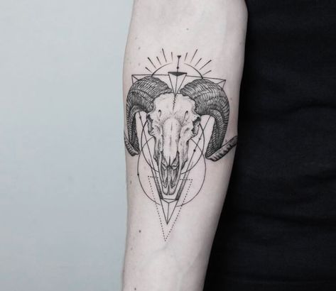 Sheep Skull Tattoo, Aries Ram Tattoo, Tortoise Tattoo, Sheep Tattoo, Ram Tattoo, Sheep Skull, Grunge Tattoo, Unicorn Tattoos, Taurus Tattoos