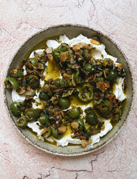 ricotta with crushed olivesUntitled design-3 Lemon Infused Olive Oil, Arabisk Mad, Olive Dip, Olive Recipes, Infused Olive Oil, Healthy Chef, Appetizer Snacks, Ricotta, Peppers