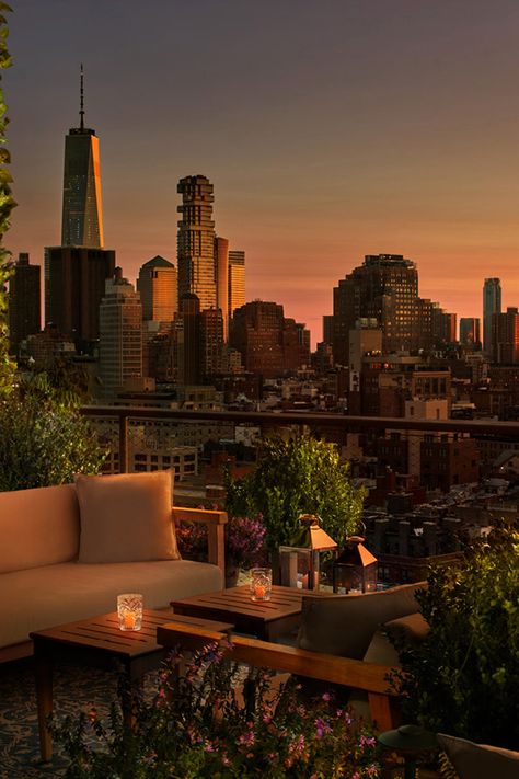 New York Rooftop Bar Aesthetic, City From Rooftop, Nyc Rooftop Aesthetic, Rooftop Bar Aesthetic, Terrace Aesthetic, Relaxing Pics, Nyc Vibes Aesthetic, Aesthetic Rooftop, Manhattan Rooftop