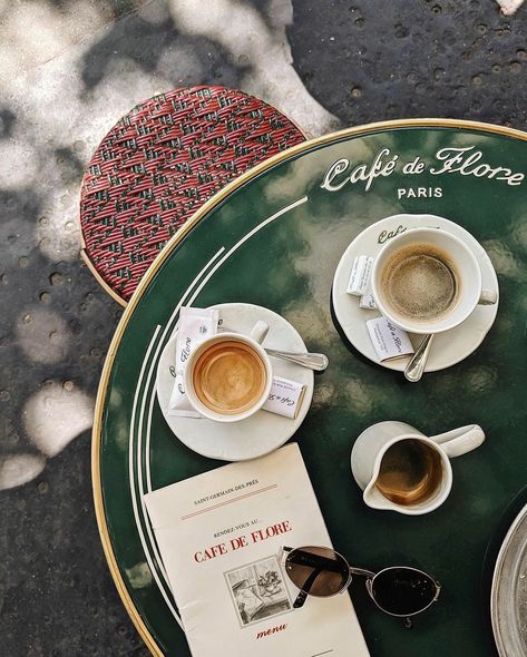 Foto Iman, Paris Aesthetic, Coffee And Books, Oui Oui, Saint Germain, Coffee Break, Aesthetic Photo, 그림 그리기, Mood Boards