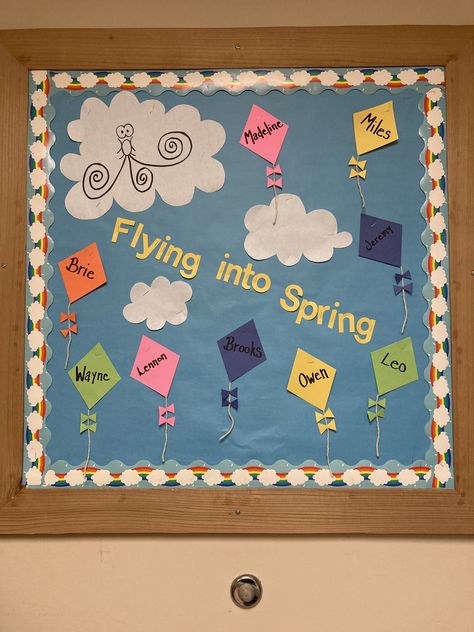 May Theme Bulletin Boards, April Infant Bulletin Boards, April Cubby Tags, May Board Ideas Preschool, April Bulletin Board Ideas For Toddlers, Spring Boards For Toddlers, Spring Infant Bulletin Board Ideas, Spring Daycare Door Ideas, May Bulletin Board Ideas Daycare