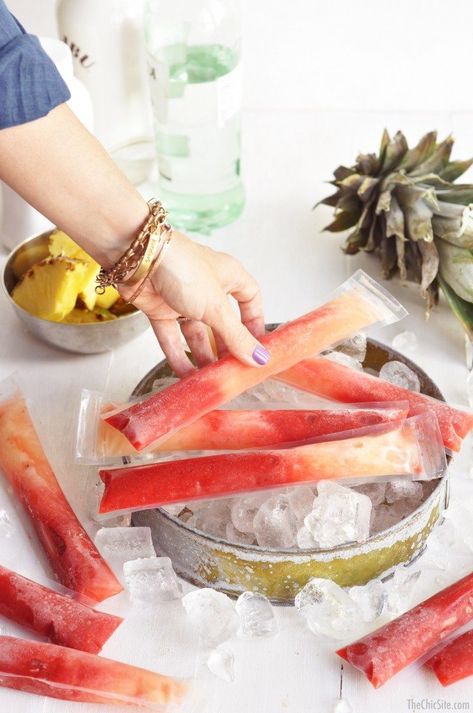 Adult Popsicles Recipes, Alcohol Popsicles, Adult Popsicles, Boozy Ice Pops, Pops Recipes, Frozen Popsicles, Boozy Popsicles, Fall Party Food, Healthy Party Food