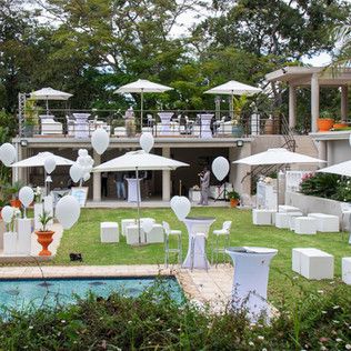 Hamptons Theme Party Decor, Hamptons White Party Theme, Hampton Party Theme, All White Backyard Party, Hamptons Birthday Party, Hampton White Party, Hamptons Party Theme, Hamptons Theme Party, Hamptons Summer Party