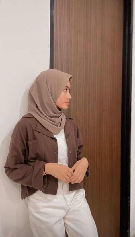 Kulot Pants Outfit Hijab, Kulot Pants Outfit, Outfit Hijab Ideas, Kulot Pants, Outfit Ngampus, Ootd Simple, Outfit Hijab Casual, Casual Hijab, Casual Hijab Outfit