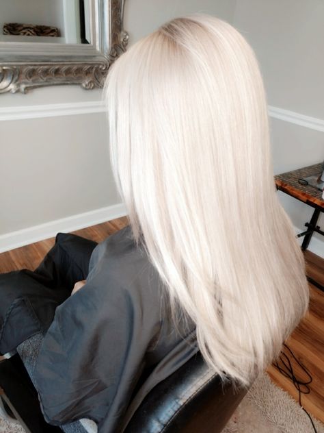 Light Blonde Hair Color, Ice Blonde Hair, Perfect Blonde Hair, Icy Blonde Hair, Colored Hair Tips, White Blonde Hair, Beautiful Gray Hair, Light Blonde Hair, Hair Extentions