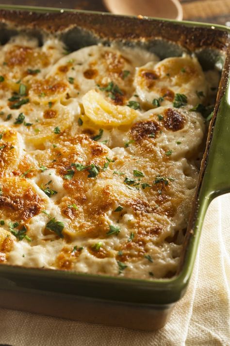 These Easter potato recipes will be the stars of your table! From casseroles to mashed to puffs and wedges, you might want to make them all. Evaporated Milk Recipes, Creamy Scalloped Potatoes, Scalloped Potato, Scalloped Potatoes And Ham, Gratin Potatoes, Broccoli Recipes Casserole, Omaha Steaks, Scalloped Potato Recipes, Potato Gratin