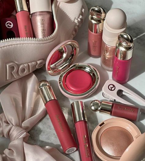 Makeup Bag Essentials, Makeup Is Life, Eye Makeup Pictures, Fancy Makeup, Makeup Needs, Dior Makeup, Rare Beauty, Makeup Obsession, Makeup Items