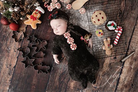 Gingerbread Newborn Photoshoot, Gingerbread Baby Photoshoot, Christmas Baking Photoshoot Baby, Ginger Bread Baby Photo, Gingerbread Baby, Baby Stage, Birthday Packages, Christmas Mini Sessions, Cake Smash Photography