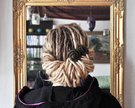 Dread Lock Wedding Hairstyles, Woman Dreadlocks, Dreadlock Wedding Hairstyles, Dreads Girl, Beautiful Dreadlocks, Dreadlock Styles, Dreads Styles, Synthetic Dreads, Dread Hairstyles