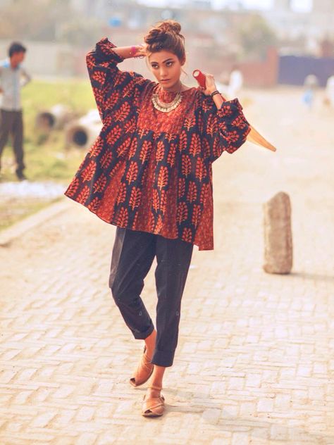 [inspo] streetwear in pakistan. - Album on Imgur Tunik Linen, Look Boho Chic, Mode Kimono, Pakistani Fashion Casual, Pakistani Dresses Casual, Salwar Kamiz, Mode Boho, Looks Street Style, Pakistani Dress Design