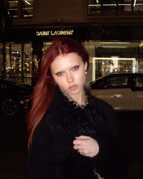 𝒸𝒽𝒶𝓇𝓁𝑜𝓉𝓉𝑒 on Instagram: "I am the drama" Clara Berry, Red Hair Inspo, I See Red, Lady Fingers, How To Do Makeup, The Drama, Messy Hairstyles, Brown Fashion, Female Portrait