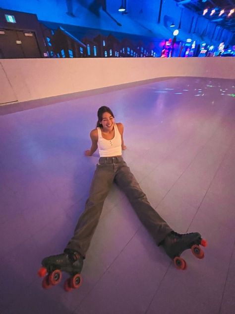 Skating Rink Aesthetic, Dustin Long, Roller Skating Aesthetic, Roller Skating Pictures, Skating Pictures, Roller Skating Rink, Roller Skating Outfits, Girls Roller Skates, Billy Kid