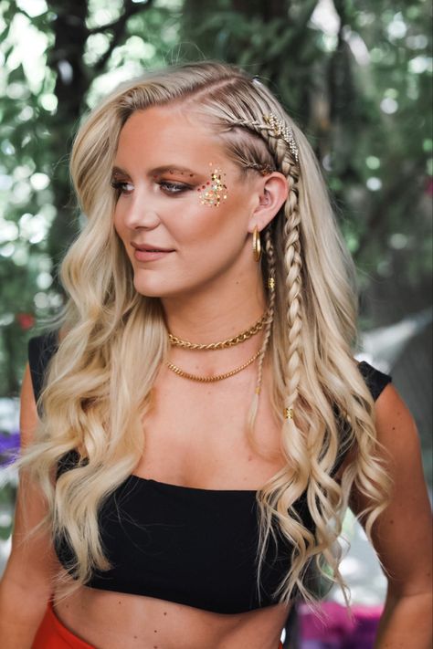 Glitter Roots Hair, Carnival Hairstyles, Rave Braids, Coachella Hair, Coachella Makeup, Festival Braids, Color Extensions, Dutch Braids, Colored Braids