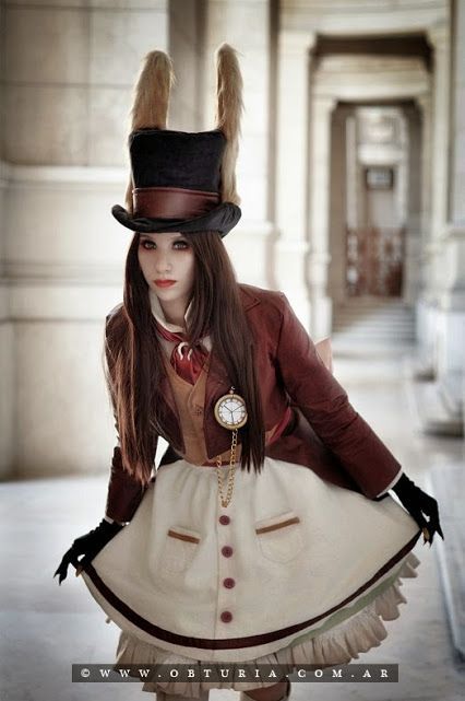 DIY Alice in Wonderland White Rabbit March Hare Halloween Costume Idea 10 March Hare Costume, White Rabbit Costumes, Alice In Wonderland Rabbit, Belle Cosplay, Alice Costume, Mode Steampunk, Rabbit Costume, Mad Hatter Party, Alice In Wonderland Costume