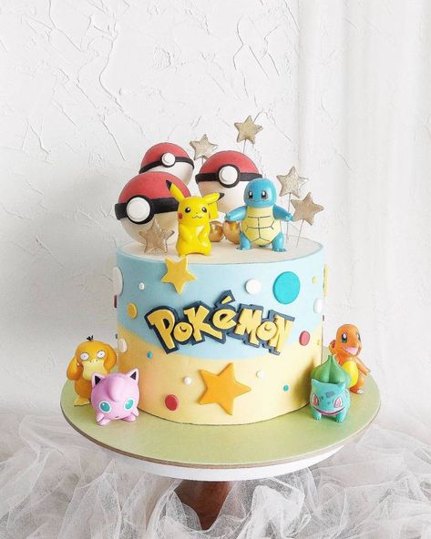 16 Amazing Pokemon Cake Ideas (For Beginner And Pro Bakers) - The Perfect Cake Idea Simple Pokemon Cake Ideas, Kid Birthday Cake Ideas, Simple Pokemon Cake, Diy Pokemon Cake, Pokemon Baby Shower Ideas, Pokemon Cake Birthday, Tort Pokemon, Pokemon Birthday Party Cake, Pokemon Centerpieces