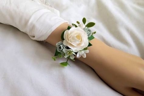 Sage Green Roses, Wedding Coursage, Corsage Wedding Mother, Wedding Wrist Corsage, White Corsage, Wrist Corsage Wedding, Wrist Corsage Prom, Wedding Corsages, Green Roses