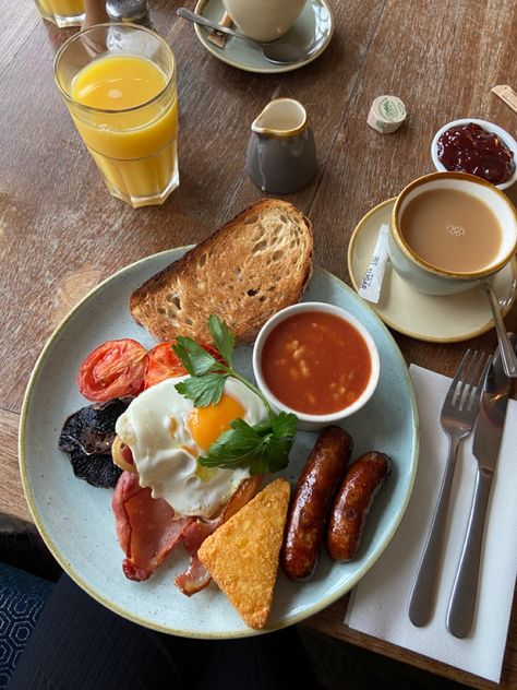 Savoury Breakfast Aesthetic, Fancy Breakfast Aesthetic, Chef Breakfast, Breakfast Pictures, Fancy Breakfast, Brunch Inspiration, Breakfast Photography, Breakfast Cafe, Big Breakfast