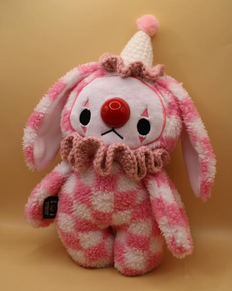 Clown Stuffed Toy, Art Doll Creatures, Clown Plush Pattern, Diy Clown Doll, Clowncore Plushies, Cute Sculpture Ideas, Clown Stuffed Animal, Pride Plushie, Baby Toys To Sew