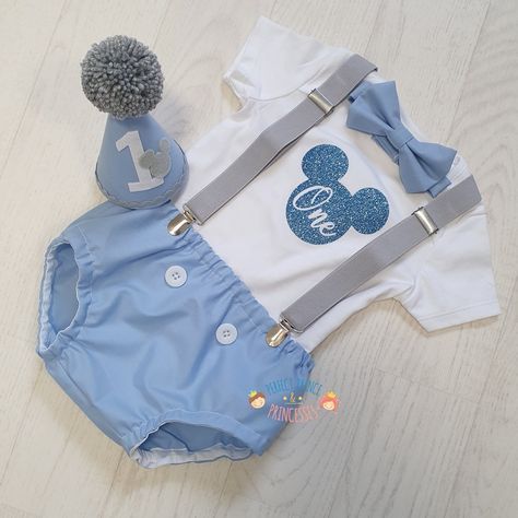 Baby Mickey Mouse 1st Birthday, First Birthday Boy Outfit, Themed Cake Smash, Γενέθλια Mickey Mouse, Mickey Face, 1st Birthday Outfit Boy, Mickey 1st Birthdays, Mickey Mouse Birthday Cake, Boys 1st Birthday Cake