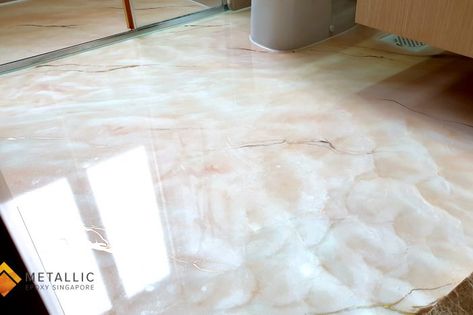 Gold Epoxy Floor, Beige Bathroom Floor, White Bathroom Floor, Metallic Epoxy Floor, Epoxy Floors, Beige Bathroom, Beige Marble, Epoxy Floor, Bathroom Floor