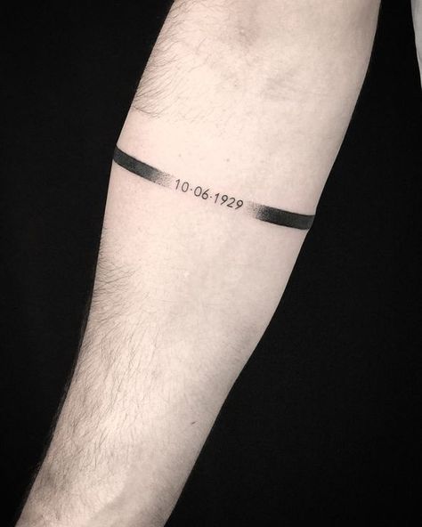 Tato Lingkaran, Bracelet Tattoo For Man, Band Tattoos For Men, Tattoo Band, Tatuagem Masculina Pequena, Pola Tato, Forearm Band Tattoos, Date Tattoos, Band Tattoo Designs