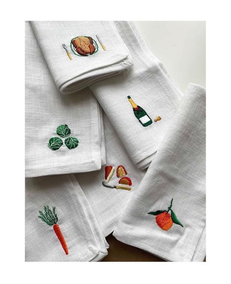 Embroidery Napkins, Instagram Brand, Diy Napkins, Embroidered Napkins, Christmas Sewing, Crafty Projects, Embroidery Inspiration, Diy Art Painting, Embroidery Techniques