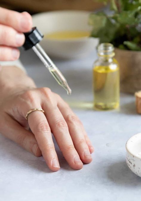 Nourishing Cuticle Oil Soothing Recipes, Nail Hacks Diy, Hand Soak, Oil Substitute, Manicure Tutorials, Natural Alternatives, Cuticle Care, Nail Art Salon, Hand Balm