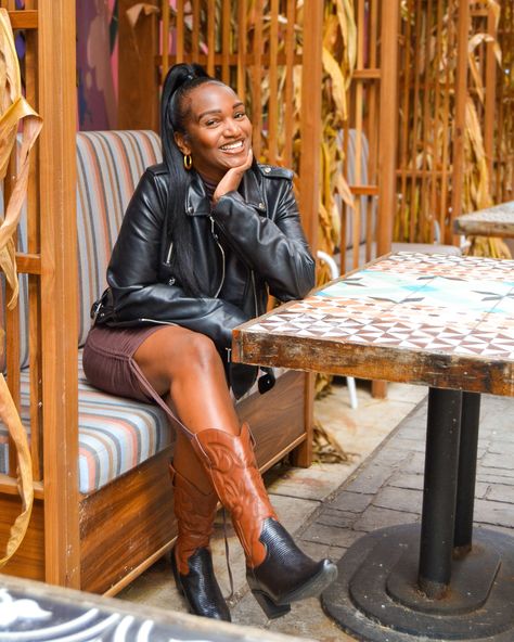 Cowgirl Boots Black Women, Cow Girl Boots Outfit Black Women, Cowboy Boots Outfit Black Women, Cowboy Boots Outfit Black, Styling Cowgirl Boots, How To Style Cowgirl Boots, Boots Outfit Black Women, Cow Boy Boots, Cowgirl Boots Outfit