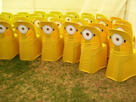 Minion chair covers........... Minion Wedding Dress, Minion Wedding, Pink Minion, Minions Minions, Wedding Chair Covers, Minion Rush, Minion Cupcakes, Minion Pictures, Minions Love